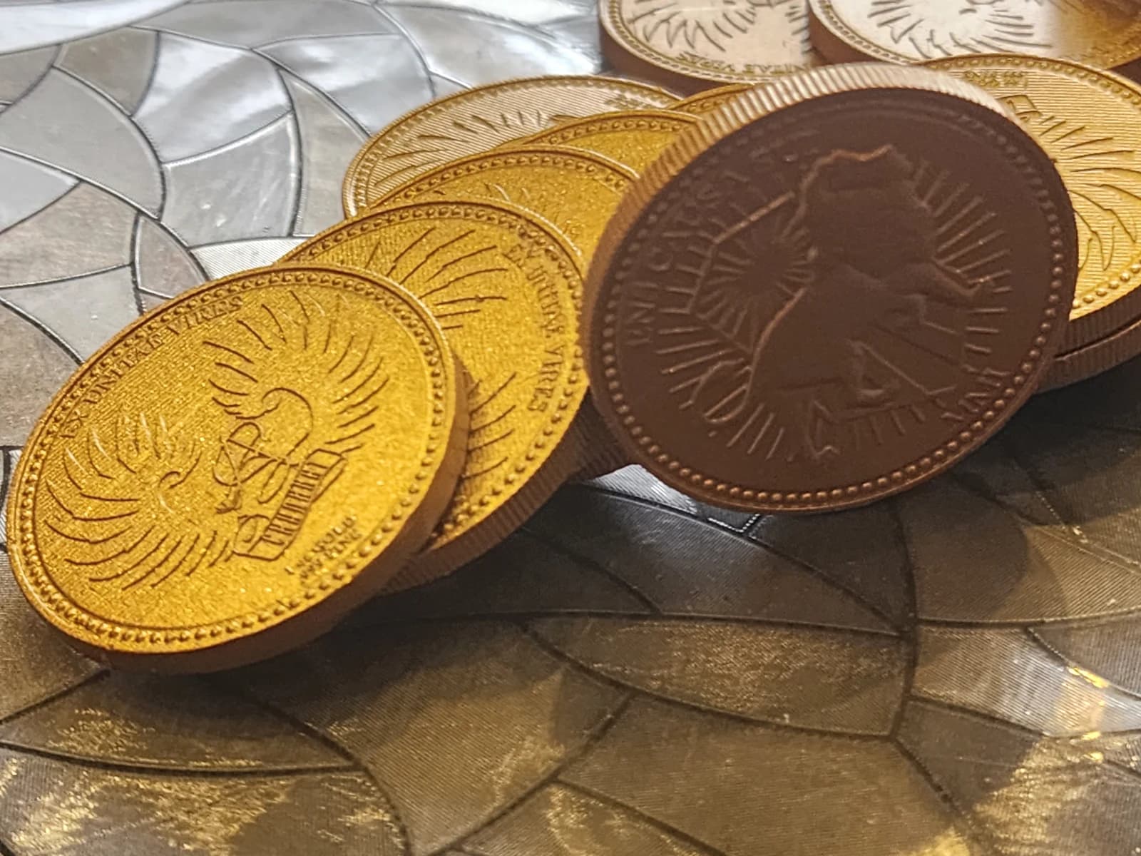 Overlapping gold-coloured and bronze-coloured souvenir coins with embossed eagles.